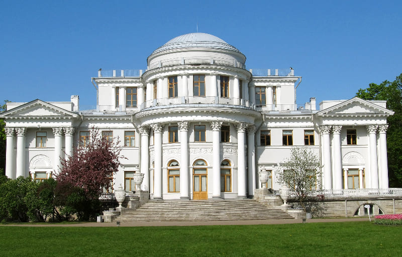 Дворец-музей на Елагином острове в Петербурге