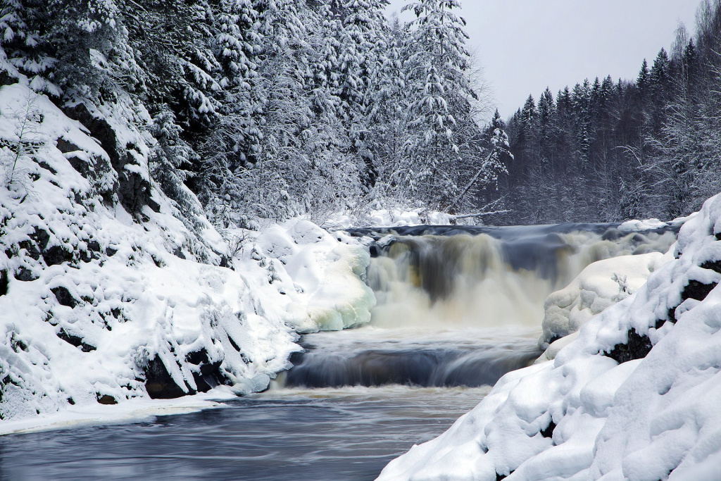 Ruskeala-vodopady-zimoj.jpg